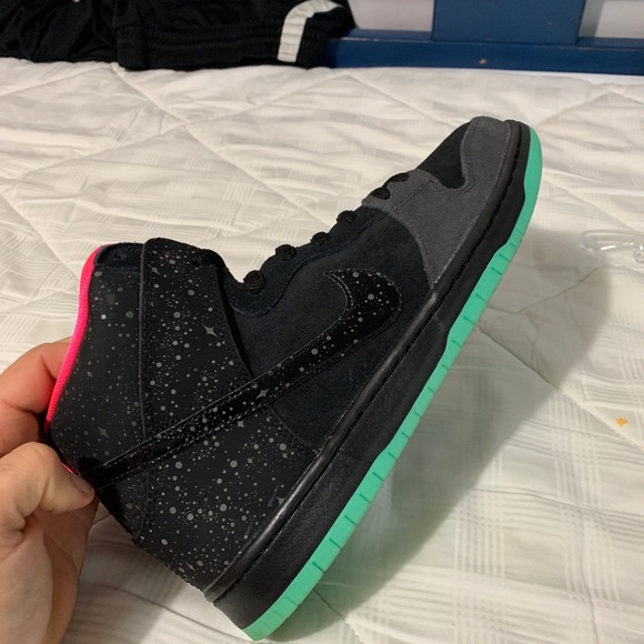 northern lights nike sb